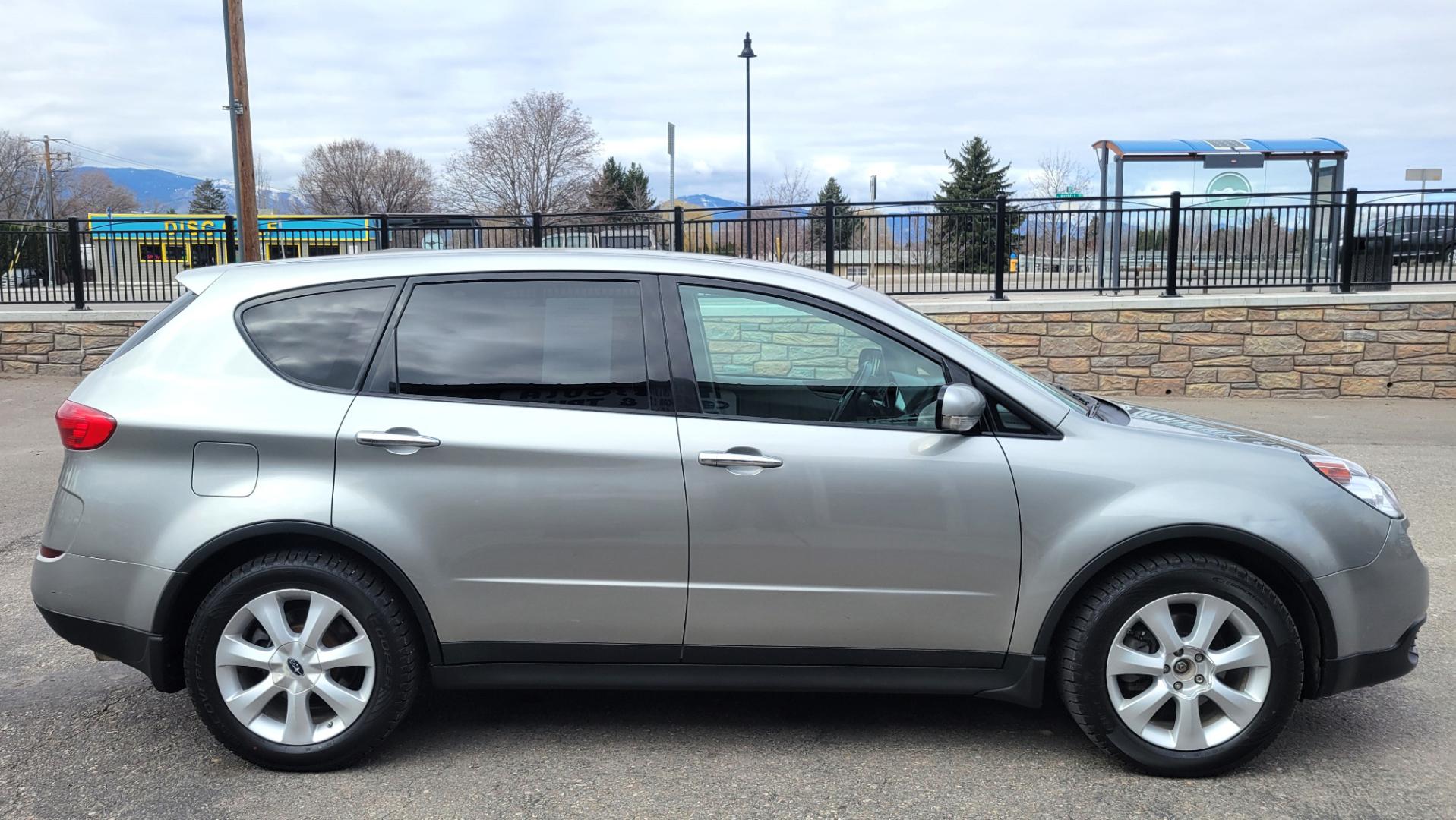 2007 Silver /Brown Subaru B9 Tribeca 5-Passenger (4S4WX82D574) with an 3.0L H6 DOHC 24V engine, 5-Speed Automatic Overdrive transmission, located at 450 N Russell, Missoula, MT, 59801, (406) 543-6600, 46.874496, -114.017433 - Photo#4